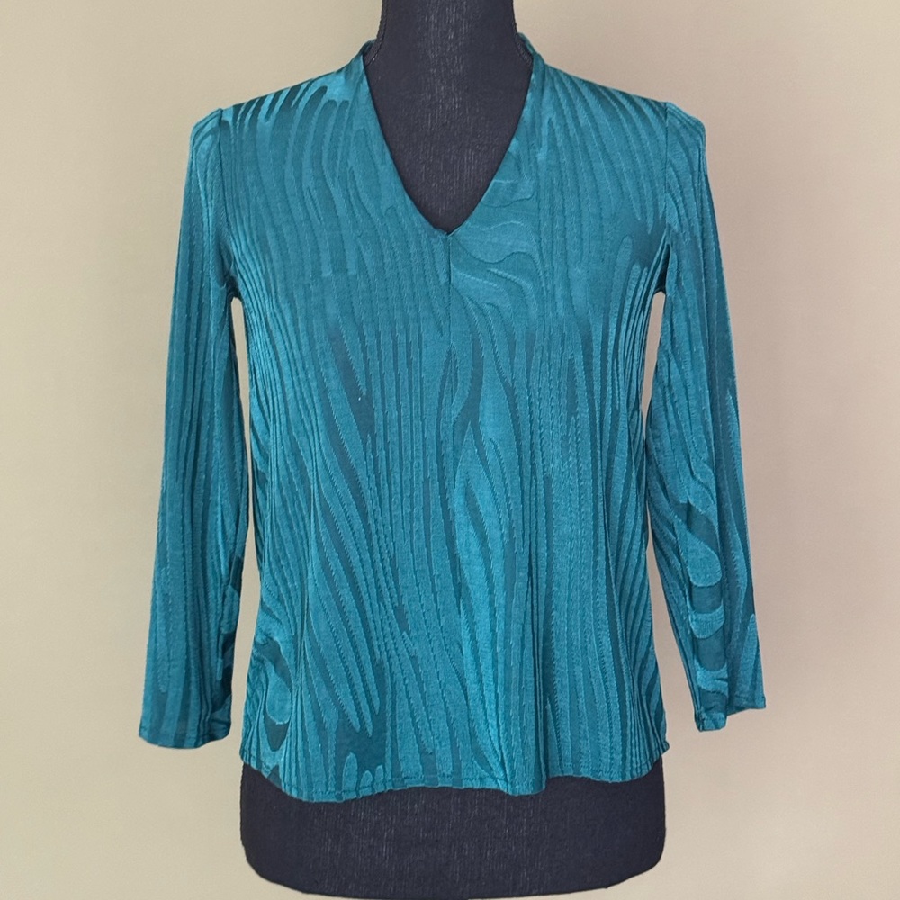 💚 Dark teal turquoise top with wavy pattern texture design by Alfani